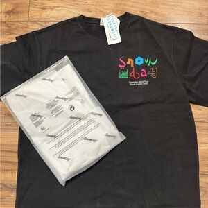 SNOWDAY DESIGNER' Black Graphic Tee - World Tour